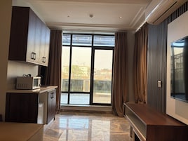 Luxury Room, Courtyard View | Interior