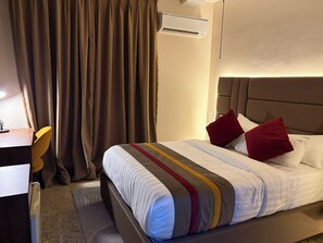 Comfort Room | In-room safe, desk, laptop workspace, free WiFi - Raynez Resort (Abuja)