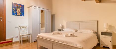 3 soverom og strykejern/-brett