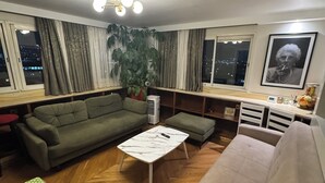 Unclassified image, 4 of 7, button - Soho 360 Views Flat (London)