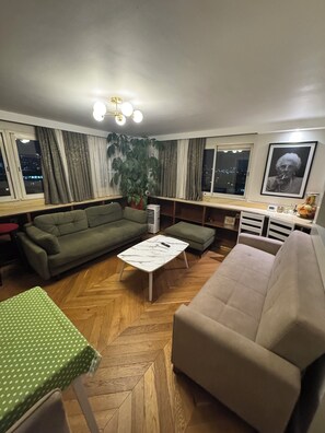 Smart TV - Soho 360 Views Flat (London)