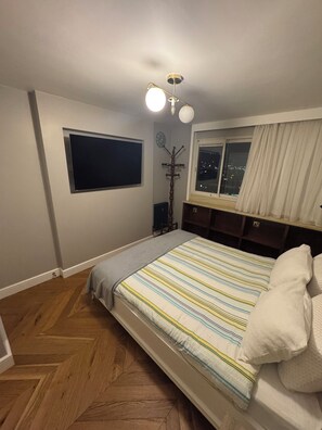 1 bedroom, WiFi, bed sheets, wheelchair access - Soho 360 Views Flat (London)