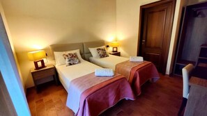 Comfort Double or Twin Room, Garden View | In-room safe, desk, free WiFi - Agriturismo Lo Scalandrino (Toscana)