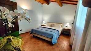 Apartamento familiar, vistas al jardín | Caja fuerte, escritorio, espacio para trabajar con un portátil
