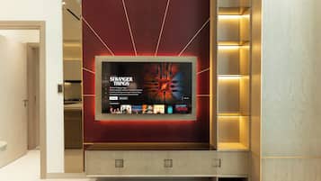 Deluxe Apartment, Balcony, City View | Interior