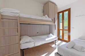 1 bedroom, iron/ironing board, travel cot, WiFi - App.8- Le Terrazze del Garda Immobili e Soluzioni (Manerba del Garda)