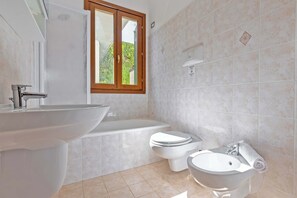 Shower, hair dryer, towels - App.8- Le Terrazze del Garda Immobili e Soluzioni (Manerba del Garda)