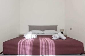 1 bedroom, iron/ironing board, travel cot, WiFi - App. 5 - Le Terrazze del Garda Immobili e Soluzioni (Manerba del Garda)