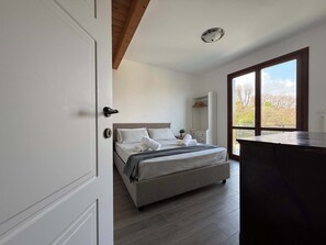 3 habitaciones, tabla de planchar con plancha, cuna de viaje y wifi 