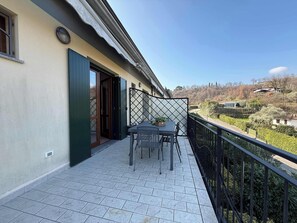 Outdoor dining - App.10- Le Terrazze del Garda Immobili e Soluzioni (Manerba del Garda)