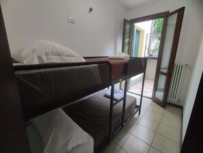 2 Schlafzimmer, Bügeleisen/Bügelbrett, Reisekinderbett, WLAN