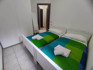 2 bedrooms, iron/ironing board, travel cot, WiFi - App.6- Le Terrazze del Garda Immobili e Soluzioni (Manerba del Garda)