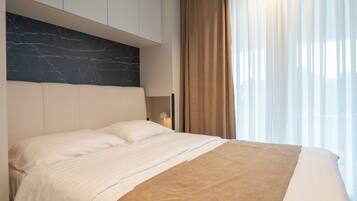 Deluxe Penthouse, 3 Bedrooms, Garden View | In-room safe, iron/ironing board, free WiFi