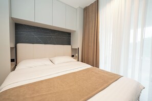 Loftsleilighet – deluxe, 3 soverom, hageutsikt | Safe på rommet, strykejern/-brett og wi-fi (inkludert)