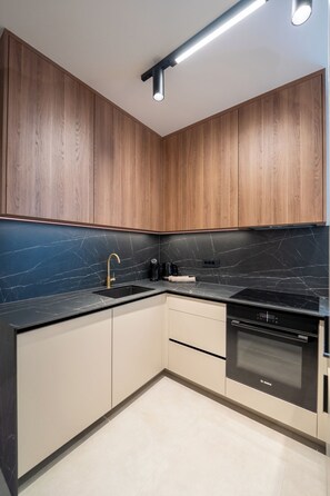 Loftsleilighet – deluxe, 3 soverom, hageutsikt | Eget kjøkken | Mikrobølgeovn, kaffetrakter/tekoker, vannkoker og brødrister