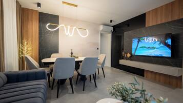Deluxe Penthouse, 3 Bedrooms, Garden View | Interior