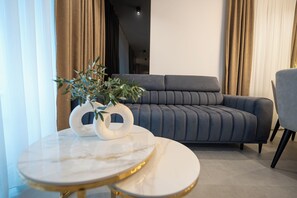 Deluxe-Penthouse, 3 Schlafzimmer, Gartenblick | Wohnbereich