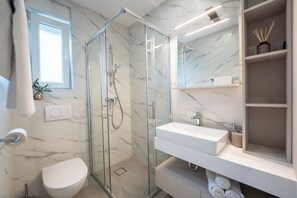 Deluxe Penthouse, 3 Bedrooms, Garden View | Bathroom - Break penthouse -three bedroom apartment (Novalja)
