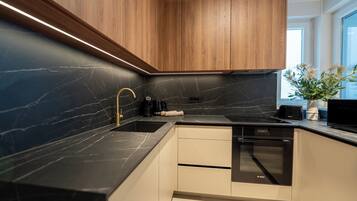 Deluxe Penthouse, 3 Bedrooms, Garden View | Private kitchen | Microwave, coffee/tea maker, electric kettle, toaster