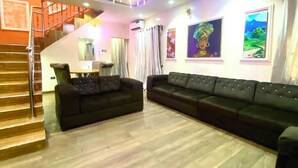 Interior - Superb 2-BR Duplex With 24HRS Pwr + Unlimited WiFi (Lagos)