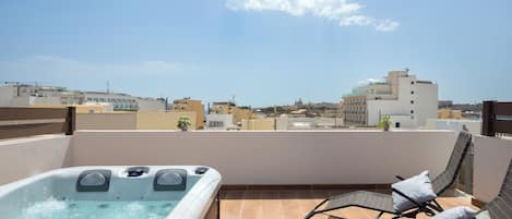 Penthouse, vue ville | Bain à remous extérieur