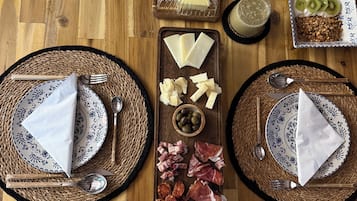 Café da manhã completo grátis todos os dias