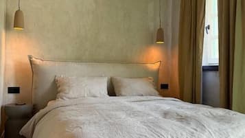 Minibar, blackout drapes, free WiFi