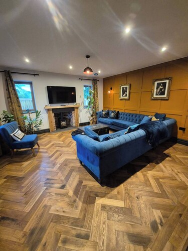 Luxurious 5-bedroom House Rental With Scenic Countryside Views