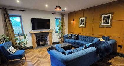 Luxurious 5-bedroom House Rental With Scenic Countryside Views