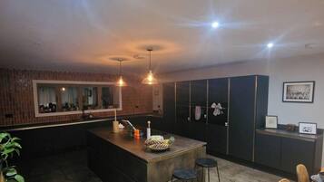 House, 5 Bedrooms, Accessible, Mountain View | Dining room