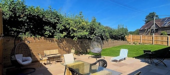 Luxurious 5-bedroom House Rental With Scenic Countryside Views