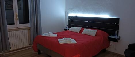 2 間睡房、熨斗/熨衫板、免費 Wi-Fi、床單