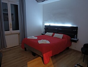 2 bedrooms, iron/ironing board, free WiFi, bed sheets - COZY EQUIPPED AND COMFORTABLE APARTMENT NEAR FAIR AND STATION (Bologna)