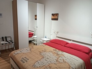 2 chambres, fer et planche à repasser, Wi-Fi gratuit, draps fournis