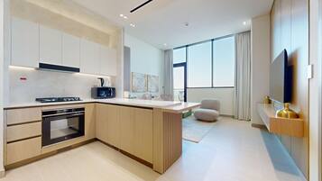 冷蔵庫、電子レンジ、オーブン、コンロ