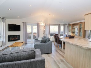 Living area - Heights View (Windermere)