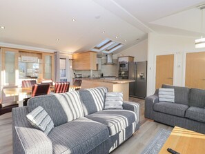 Living area - Heights View (Windermere)
