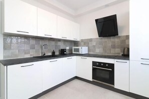Fridge, microwave, oven, stovetop - Benedetta Suite in Florence (Florence)