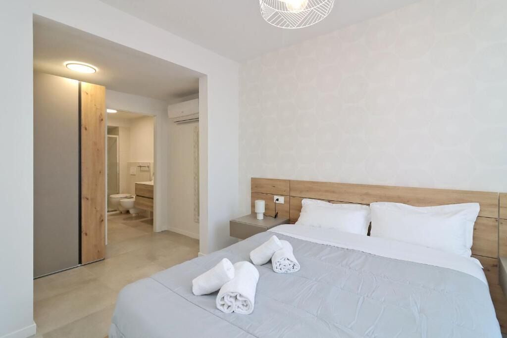 2 عدّة غرف نوم ومكواة/لوح كي وواي فاي مجانًا وملاءات أسرّة