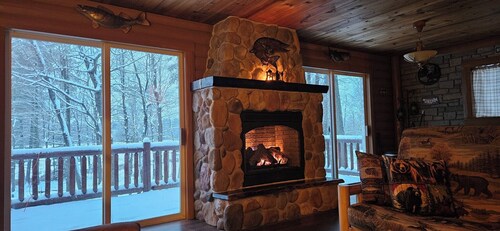 PERFECT LAKEFRONT RUSTIC RETREAT, STUNNING VIEWS AND WILDLIFE on MIRROR LAKE