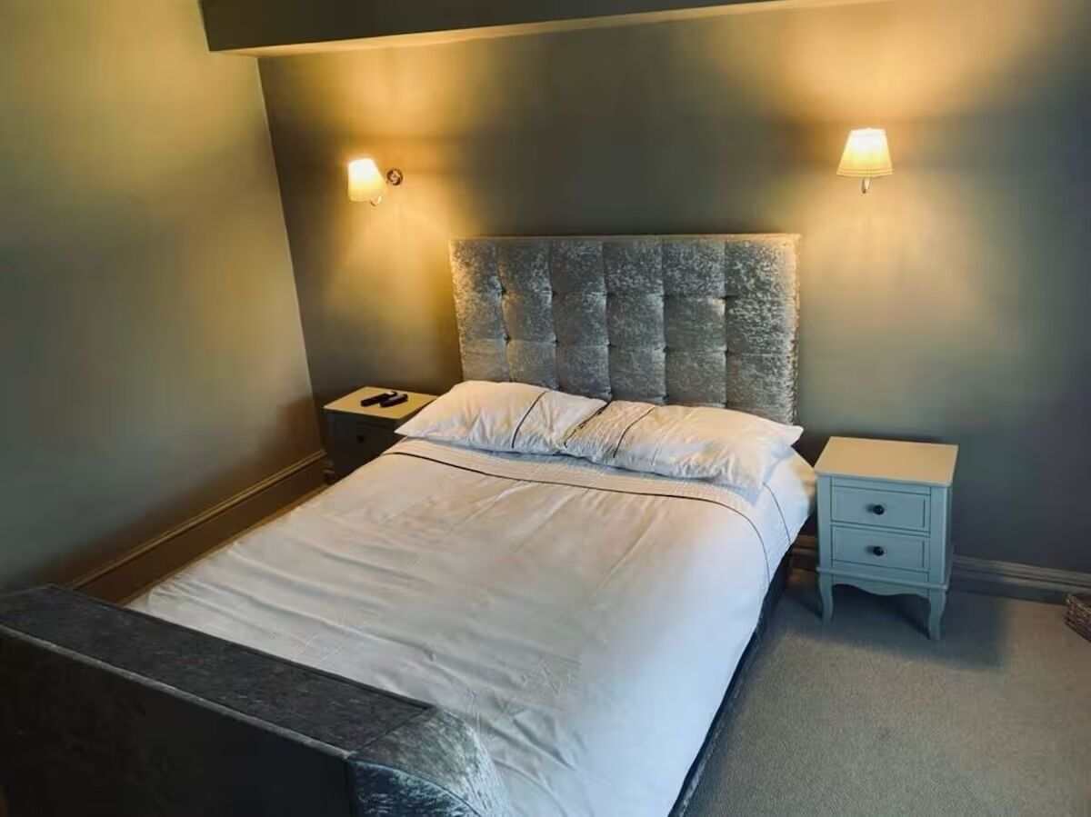 Iron/ironing board, Internet, bed sheets