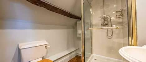 Douche, savon, papier de toilette