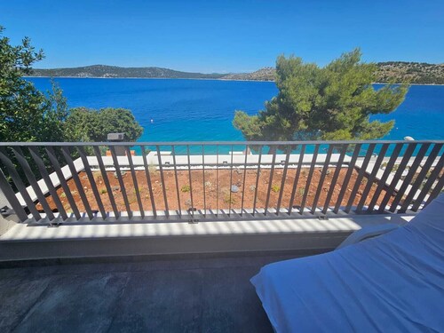 BEACHFRONT 
Large terraces • Sea view • Quiet location • Renovated