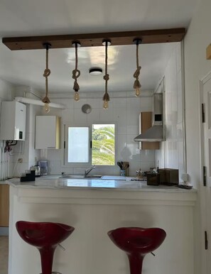 Fridge, microwave, oven, coffee/tea maker - Cosy little apartment a stone's throw from the sea (Hammamet)