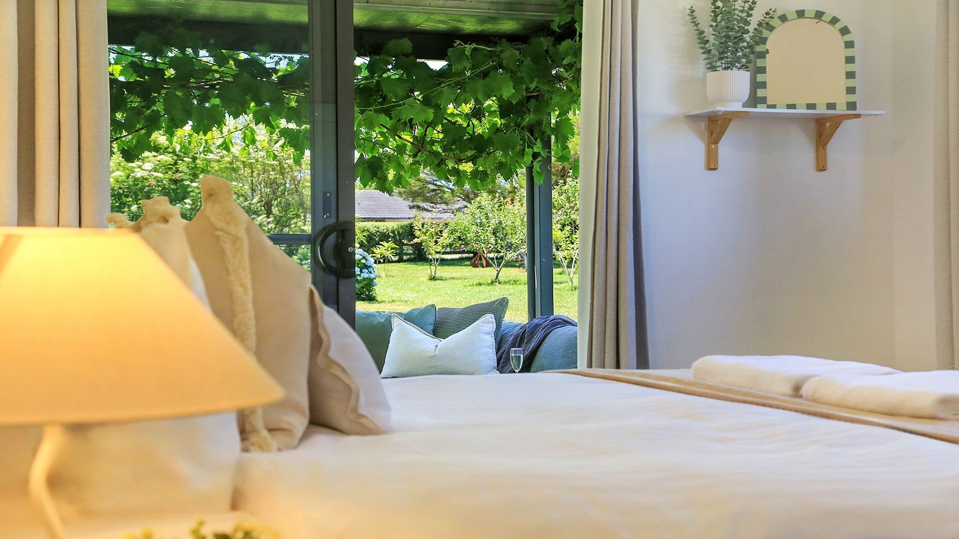 Desk, iron/ironing board, travel cot, WiFi