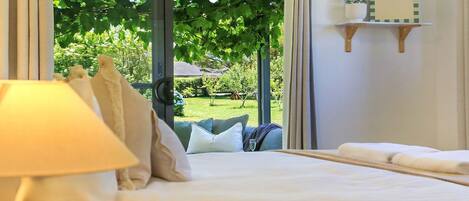 Desk, iron/ironing board, travel cot, WiFi