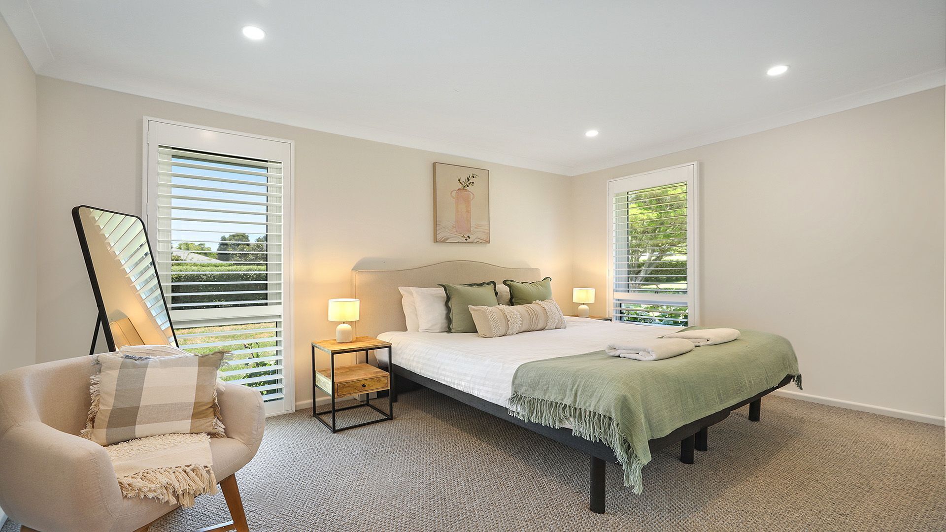 Desk, iron/ironing board, travel cot, WiFi