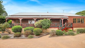 Exterior - Redwood - relaxed one-level Highlands escape with fire, gardens and space (Robertson)