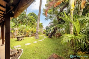 Terrace/patio - Romantic Joglo Villa Near Lovina Beach & Center (Buleleng)