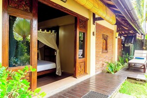 Terrace/patio - Romantic Joglo Villa Near Lovina Beach & Center (Buleleng)
